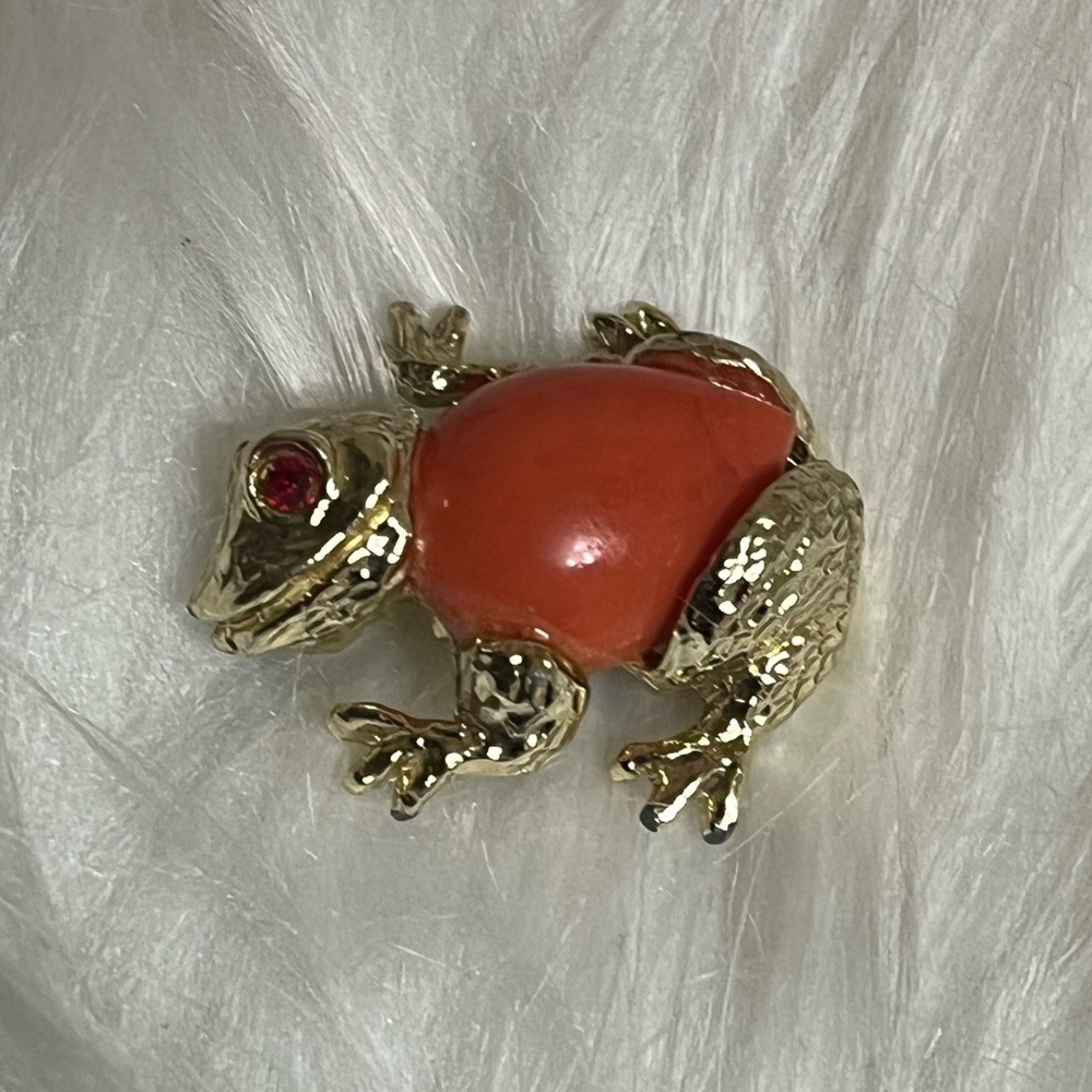 Adorable Vintage Frog Brooch